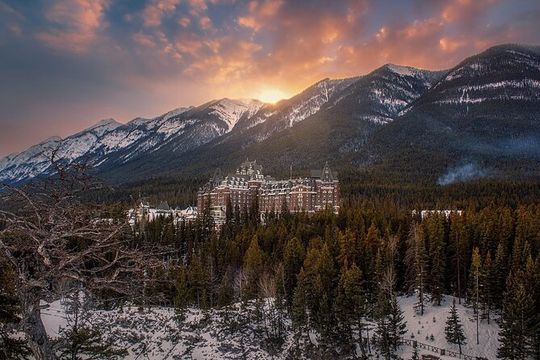 Banff Gondola/Hot Springs and Lakes Banff Day Tour from Calgary