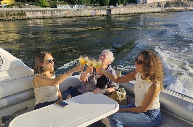 Porto: Sunset or Daytime 6 Bridges Wine Yacht Cruise