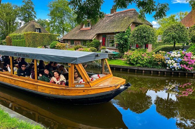 From Amsterdam to Giethoorn Day Trip & Guided Canal Cruise