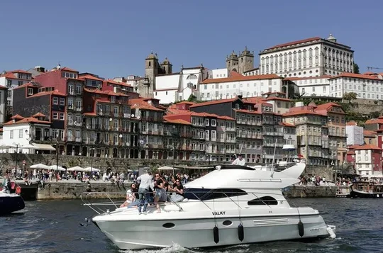 Porto: Private Tour on a Luxury Yacht on the Douro River