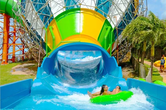 Oahu: Zipline and Wet 'n' Wild Waterpark Combo