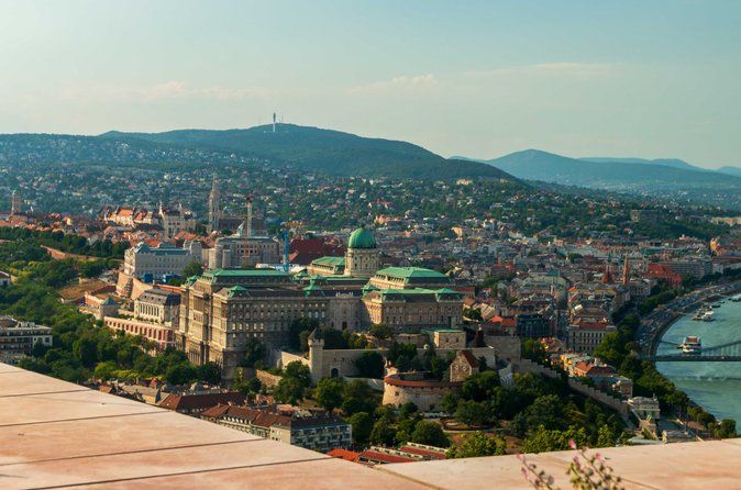 4 hours long private minivan tour in Budapest