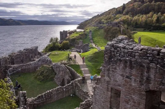 Edinburgh: Eilean Donan, Loch Ness & Glenfinnan - 2 Day Tour