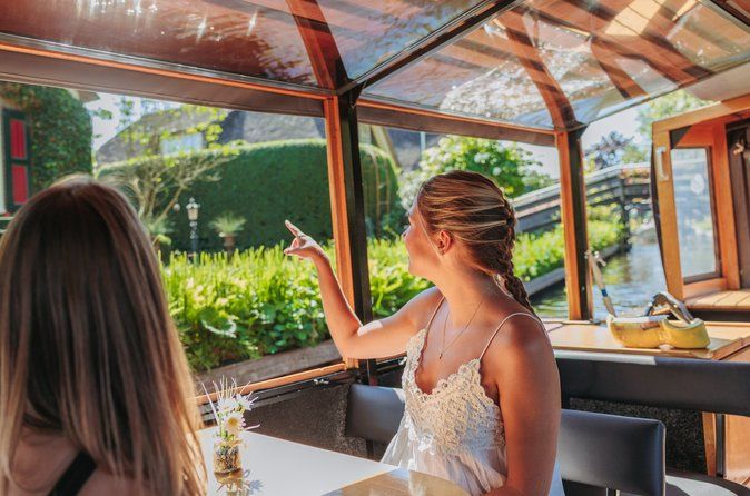 Giethoorn: Day Trip from Amsterdam and Guided Canal Cruise