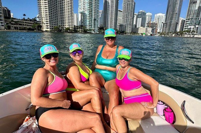 24 Ft Miami Bay: Private Boat, Gas Included, 6 people, Captained