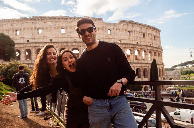 Rome:Private Photographer Experience with Colosseum &Forum Access