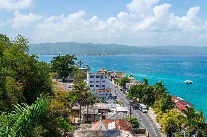 Tour Montego Bay, Margaritaville & Hip-Strip with Pork Pit Lunch