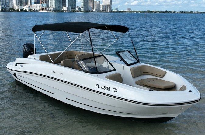 ALL INCLUSIVE Miami private boat trip with USGC license captain