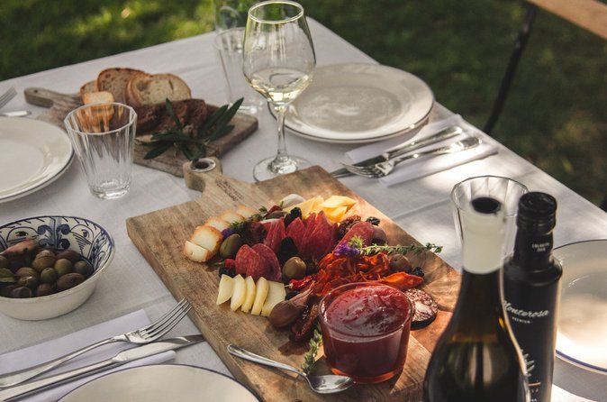Premium Vineyard Tour & Tasting