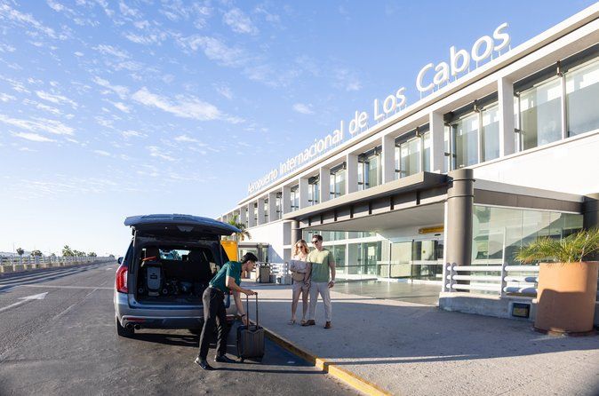 Private SUV Round-Trip from Airport to Four Seasons Resort Cabo