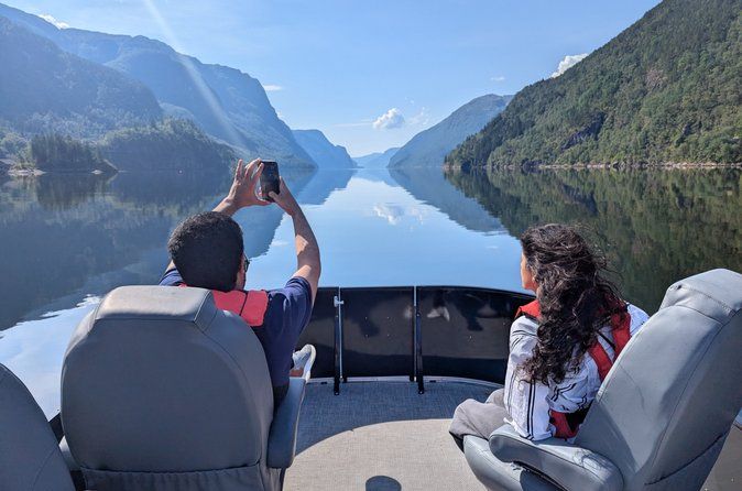 Mostraumen Private Pontoon Cruise