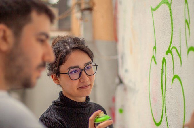 Istanbul Graffiti Experience with Local Artist at Private Garden