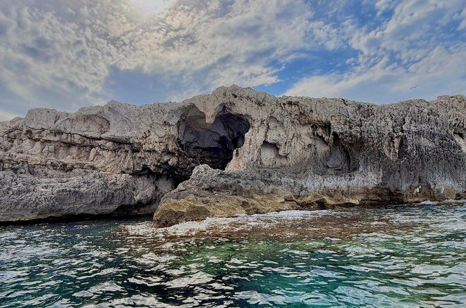 Ortigia Island and Sea Caves Boat Tour with Prosecco