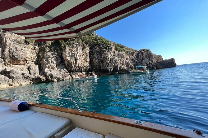 3 hours Comfortable Capri Private Tour by Boat