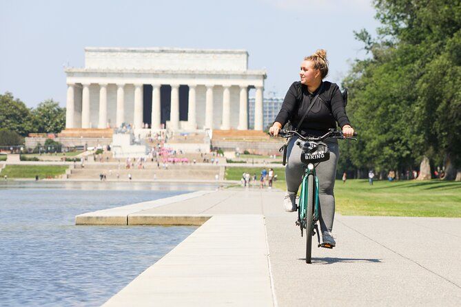 Washington DC eBike Rental with Helmet and Handlebar Bag for 16+