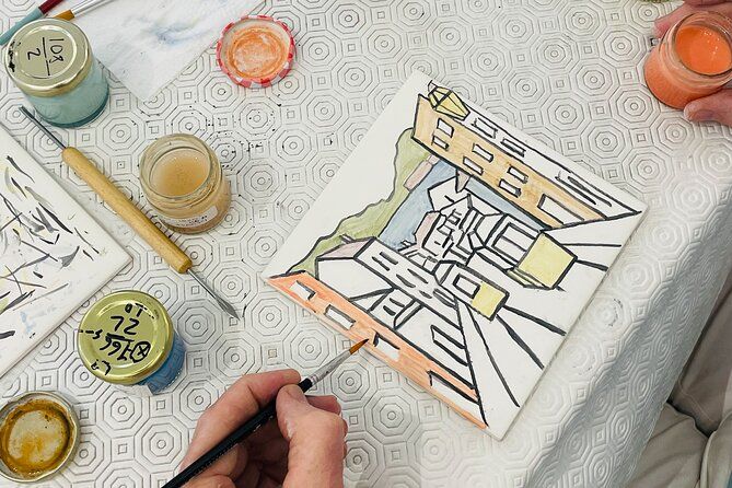 Paint tiles and create unique pieces in an art gallery in Lisbon