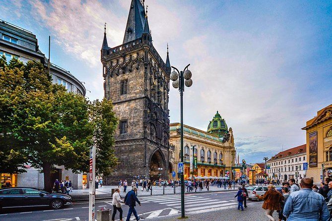 Private Car Transfer from Vienna to Prague with 2h of Sightseeing