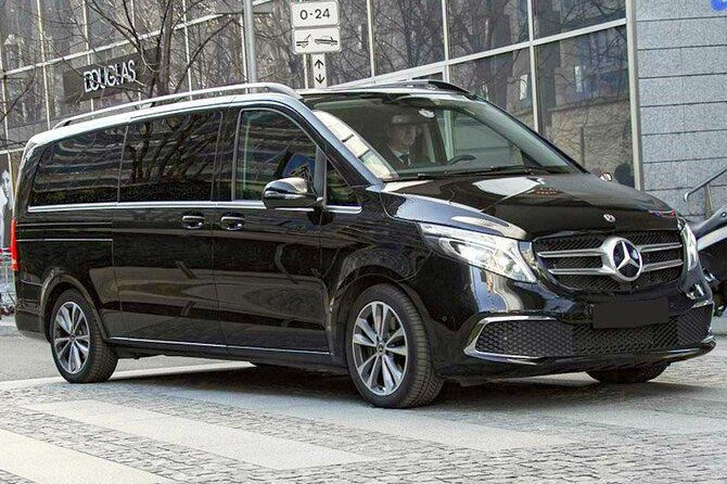 Paris Airport CDG Round-Trip Transfer in Private Van