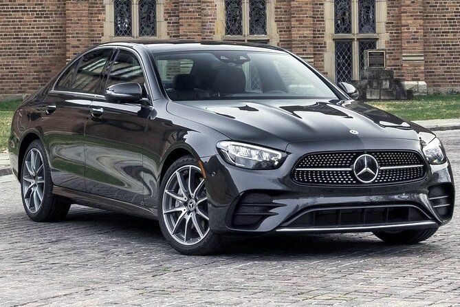 Arrival Transfer: London Airport LHR to London by Business Car