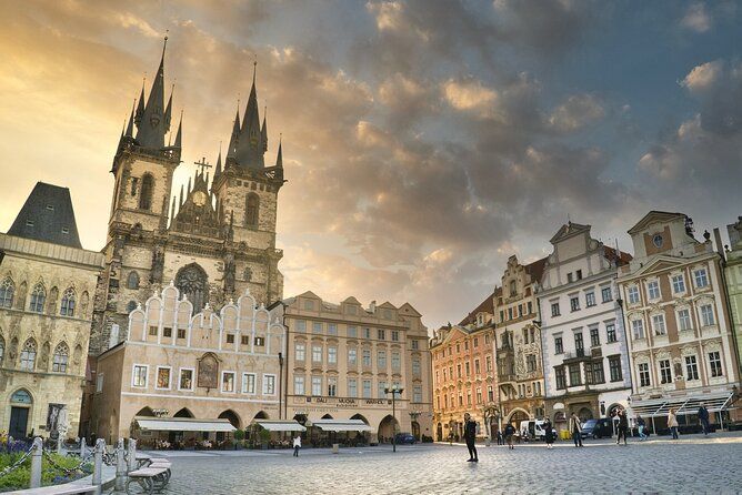 Private Transfer from Vilshofen to Prague with stop in Č.Krumlov or Hluboká