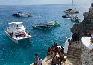 Bluehole and Rick's Cafe Combo Tour from Montego Bay Resorts