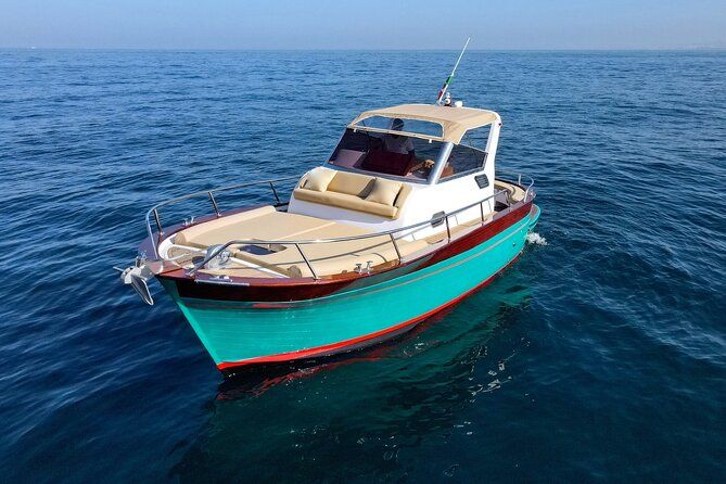 Full-Day Private Boat Tour to Gulf of Naples: Ischia & Procida