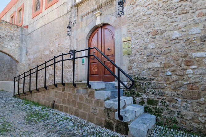 Private Tour in The Jewish Quarter & Grand Master's Palace