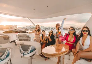 Cabo Yacht: Mexican Food, Premium Open Bar & Ocean Adventures