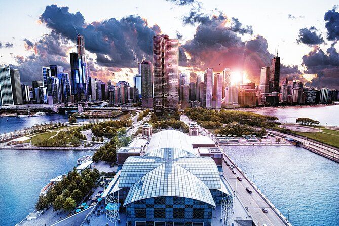 Chicago 4-Hour Sightseeing Transfer by Luxury SUV