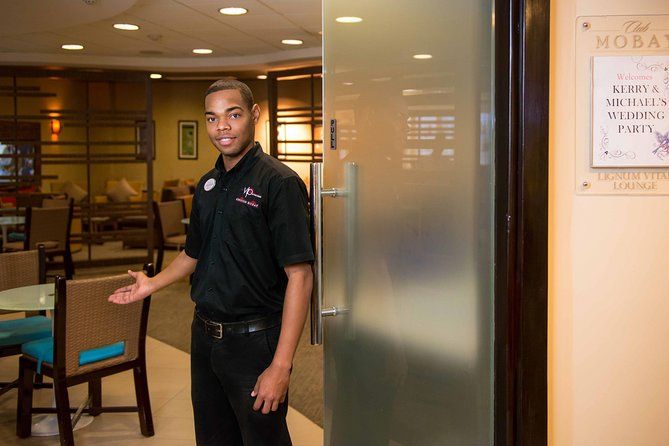 First Class Lounge, Fast Track & Round Trip Private Airport Transport Package