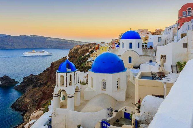 Discover Santorini with us (4 hour private tour)