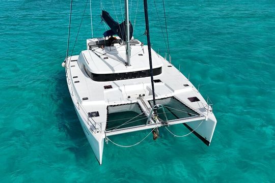 4hrs/60ft Luxury Catamaran Private Charter Cancun to Isla Mujeres
