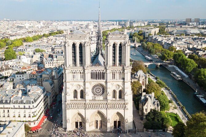 Notre Dame Cathedral Exterior Guided Walking