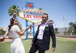 Private Tour by Limousine of Las Vegas' Chapel Row