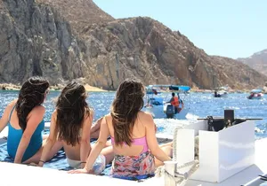 Cabo Private 36ft Yacht – Scenic Cruise & Relaxation