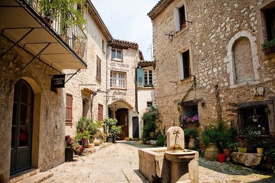 Sightseeing Tour From Cannes to Biot Saint-Paul and Antibes