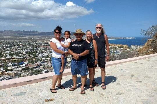 Cabo Shuttle Transportation round tríp prívate shuttle 1 to up 5 people