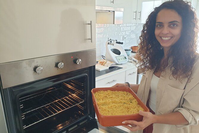 Seixal Old Town Walk & Home-Cooked Portuguese Meal with Joana