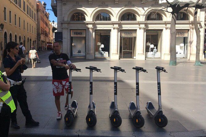 Historical Tour of the Statues of Rome by Electric Scooter