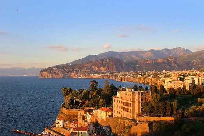 Sunset & Supper: Sorrento Cruise with Dinner Stop