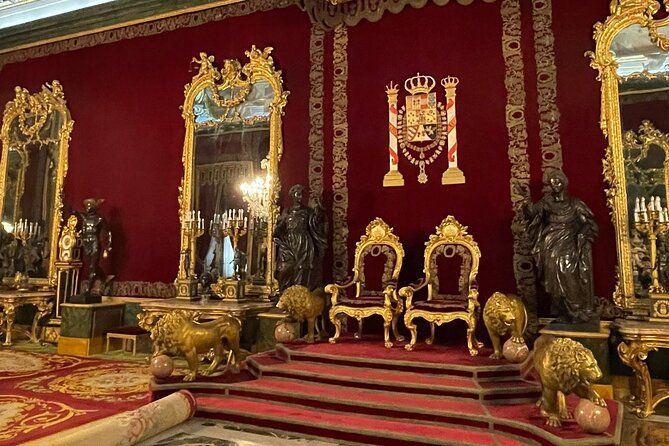 Premium Tour Royal Palace of Madrid : expert guide + no normal queue