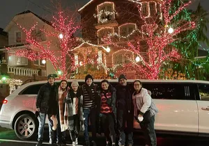 NYC Christmas Lights Tour by Limousine (Manhattan/ Dyker Heights)