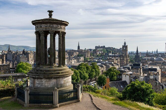Explore Edinburgh in 60 minutes with a Local - Private Tour