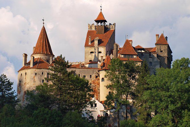 Day Trip Through Brasov in Transylvania and Bran, Peles, and Rasnov Castles