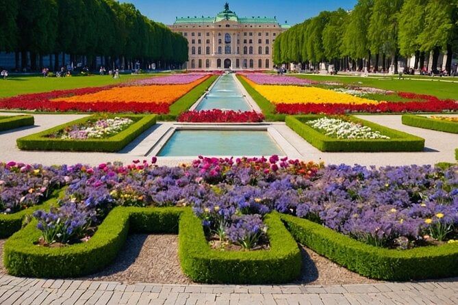 Private transfer from Salzburg to Vienna with 2h of sightseeing