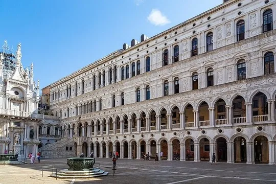 Venice Walking Tour: The Amazing Doge's Palace
