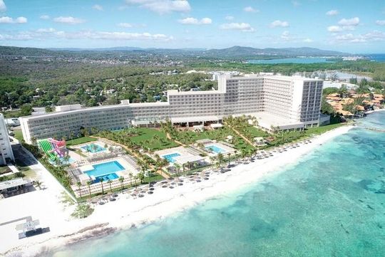 A "Private" Airport Transfer to RIU PALACE AQUARELLE