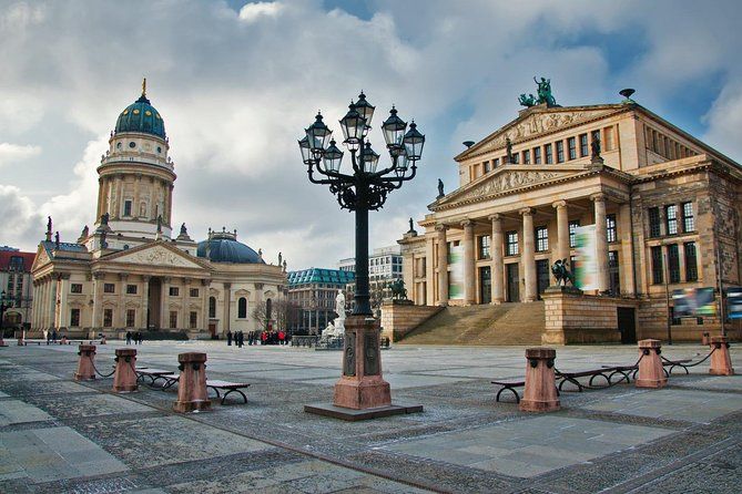 1-way private transfer Berlin to Karlovy Vary - Mercedes Benz - up to 7 persons