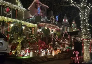Christmas Lights Tour of Dyker Heights Brooklyn