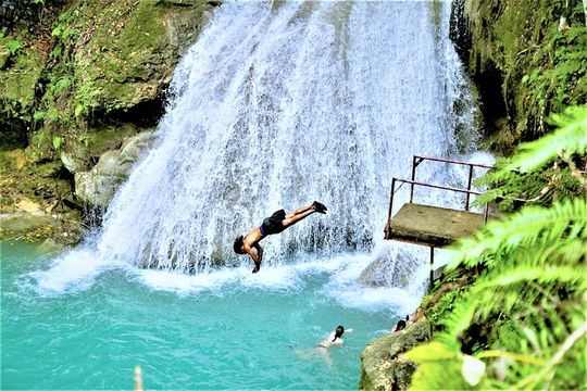 Montego Bay Shore Excursion: Blue Hole & Secret Falls Tour plus Shopping